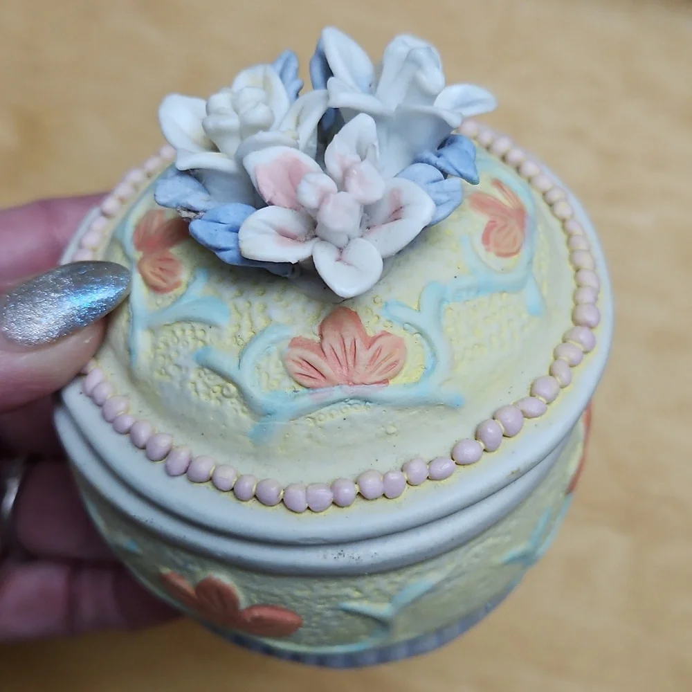 Floral Porcelain Round Trinket Box With 80s Vintage Decorative Keepsake Holder